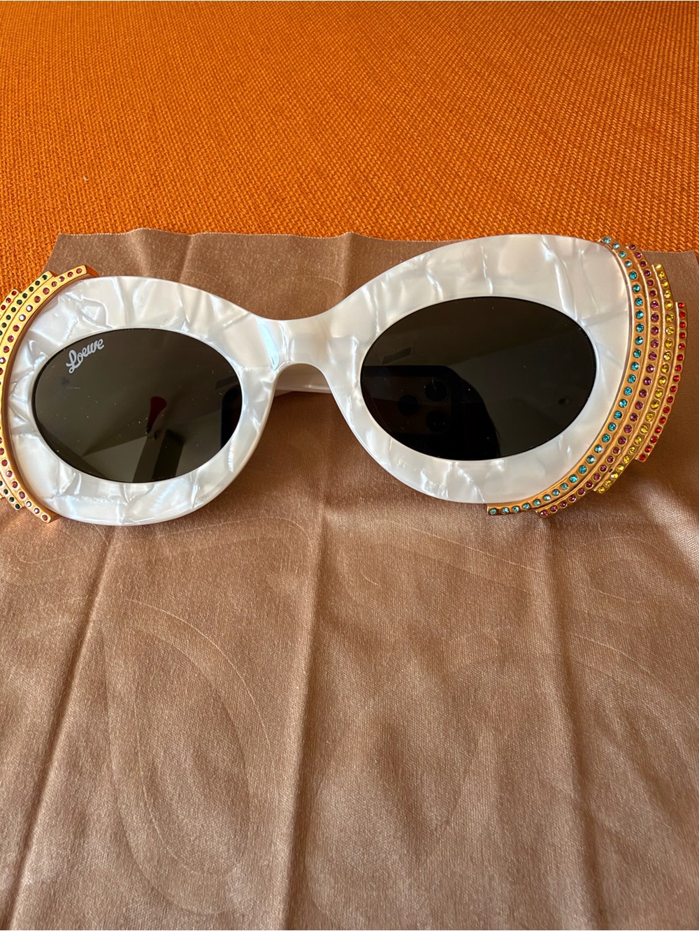 Loewe White Pearl-Effect Oval Sunglasses with Multicolor Crystal Accents - Picture 4 of 12
